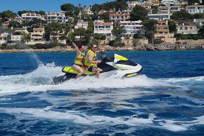 60 minutes Jetski Rental in Alcudia Bay - The start on shore: briefing, vests, and how you’re set up to drive