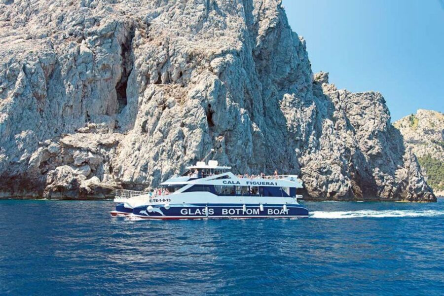 Alcudia: Boat Trip to Coll Baix - Seating, Comfort, and Motion Sickness on TM Brisa