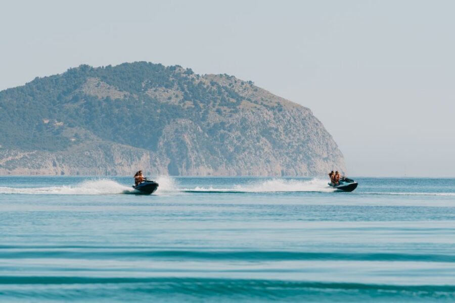 Alcudia: Jet Ski Tour to Lighthouse Island with photos - Meeting at Pontoon Boat Gojet: getting on the water without stress