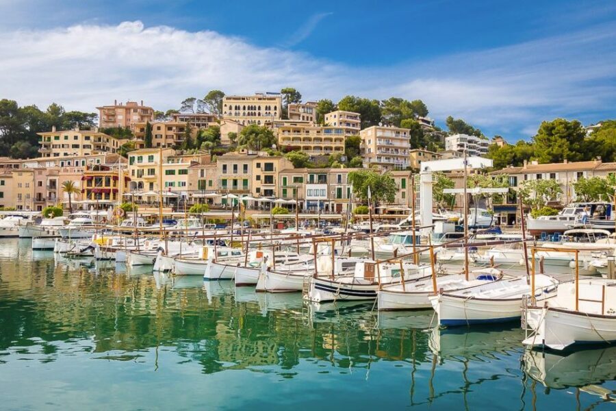 Alcudia/Marratxi: Valldemossa & Soller Tour by Tram & Bus - The train station art stop: Picasso ceramics and Miró paintings
