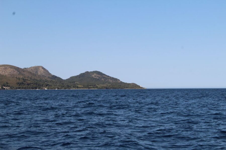 Alcudia: Private Sunset Boat Trip with Glass of Wine & Snack - Key highlights worth planning around
