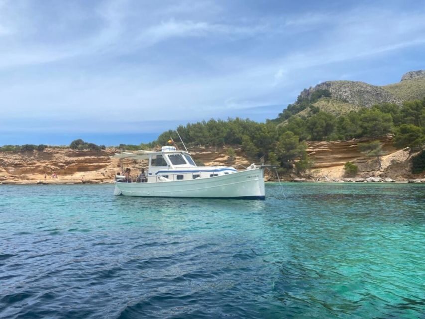 Alcudia: Private Sunset Boat Trip with Glass of Wine & Snack - A llaüt sunset cruise from Alcúdia’s port
