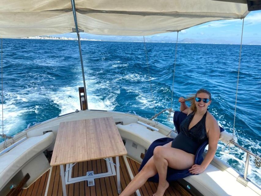 Alcudia: Private Sunset Boat Trip with Glass of Wine & Snack - Meeting at Bistro Mar and what to do before you board