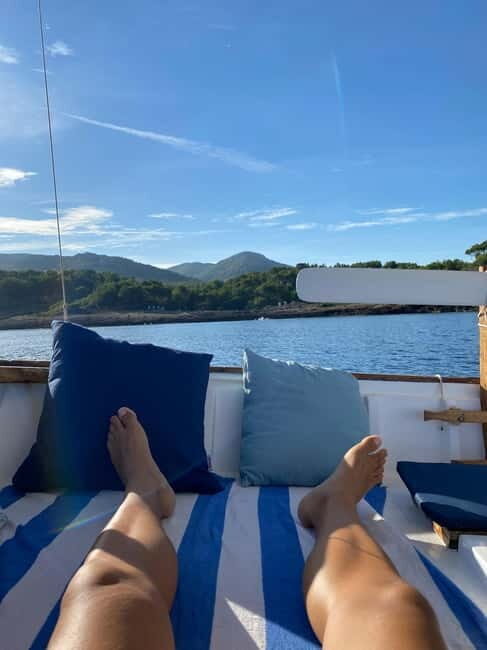 Alcudia, Private Tour: Scenic 2.5-Hour Boat Tour - Far de Punta de l’Avançada: the cruise’s final “wow” stretch