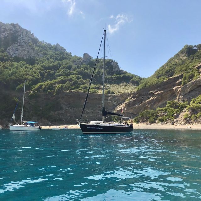 Alcudia: Romantic Sailing Trip with Diner for 2 - The yacht experience: comfort, privacy, and real service