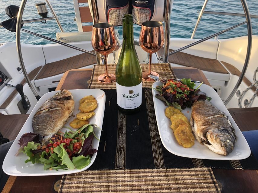 Alcudia: Romantic Sailing Trip with Diner for 2 - From the Bonaire meeting point to Cap de Formentor (the 4 PM start)