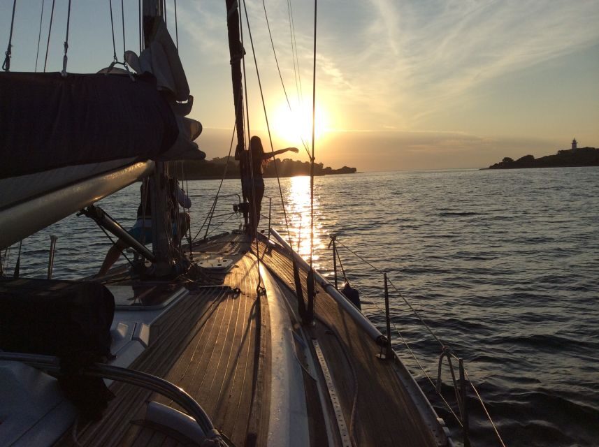 Alcudia: Sailing Yacht Excursion with Wine & Tapas - Skipper training and taking the helm: the part that turns a cruise into a story