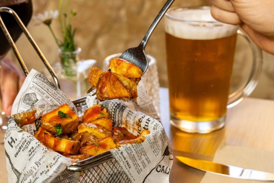 Alcudia: Self-Guided Gourmet Tapas and Wine Tour - Start at Básico Gastro Bar and follow the QR check-in