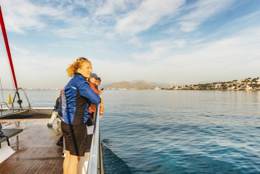 Alcudia: Sunset Catamaran Tour with Dinner and Snorkeling - The Quiet Cove Stop: Your 90 Minutes of Paddleboard and Kayak Time