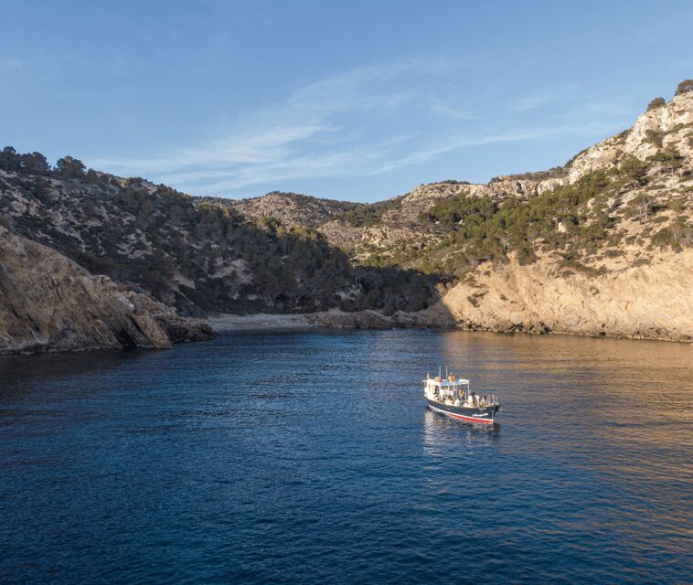 Andratx: 2h Afternoon Tour & snorkelling - Two Hours Aboard the Margarita: The Cruise Portion