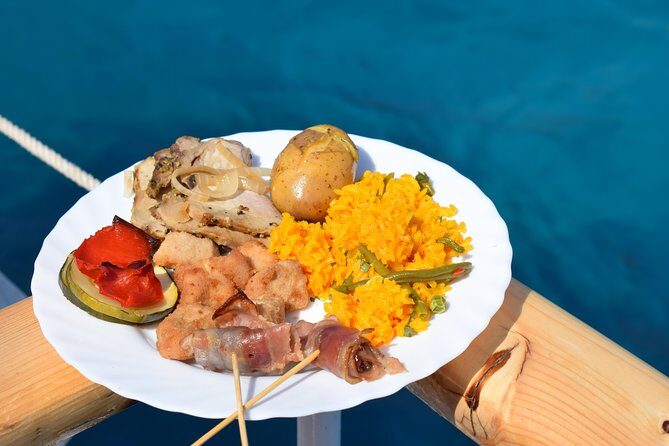 Barca Samba: The best boat experience in Mallorca - Lunch on Board: A Real Buffet With Mallorcan Comfort Food