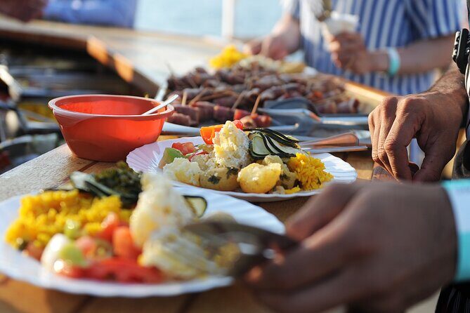 Barca Samba: The best boat experience in Mallorca - Live Guitar and DJ Energy: Chill-Out to Party Hard