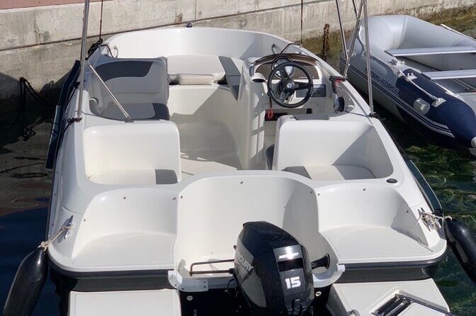 Bluemarine.me license free Bayliner Element E5 rental - Safety and Comfort: What to Expect When You’re the Driver