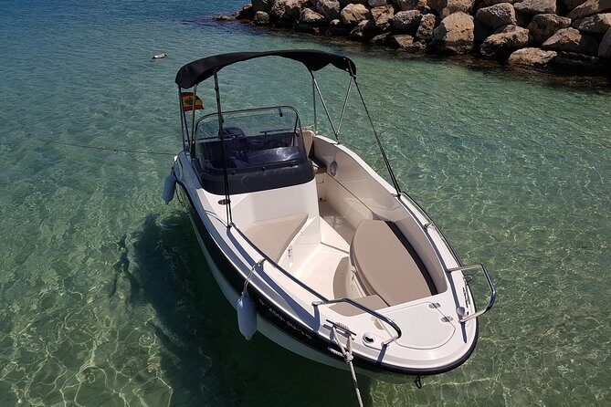 Boat rental without license - B450 'Theia' (4p) - Can Pastilla - Getting comfortable on the B450 Theia (and why it’s easier than you think)