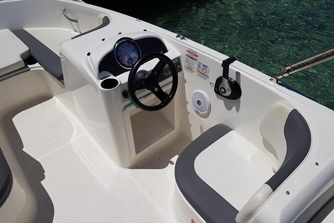 Boat rental without license - B540 'Gaia' (5p) - Can Pastilla - Insurance with franchise and the 500€ deposit: plan for the cost you might not expect