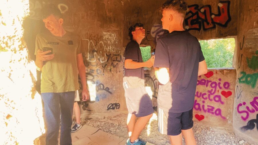 Cala Millor: "Cavemen", cave on a mountain,fun game and hike - The app game: riddles, survival questions, and lost places