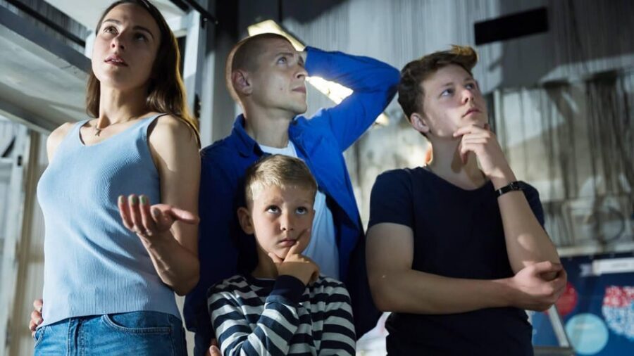 Cala Millor: Escape Room "The millionaire's villa", fun game - Hints in multiple languages: English, German, Spanish, French, and Swedish