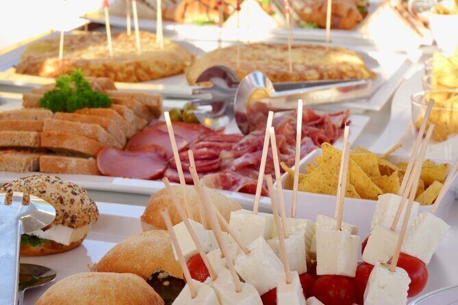 Catamaran sailing at sunset with tapas Palma de Mallorca - Key things I’d watch for before you book