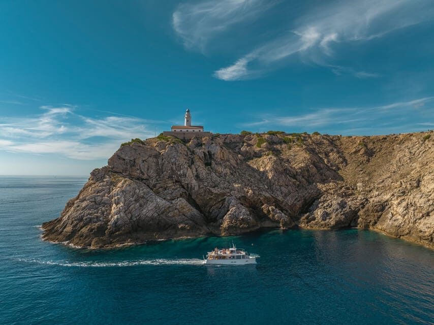 Excursión en barco por la tarde con bebidas y snacks - Cómo es el ritmo real del día: recogida opcional y esa parada tipo hop-on hop-off