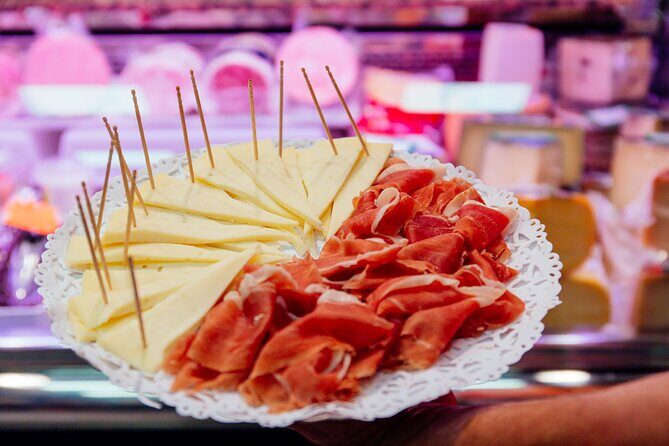Food Tasting Walking Tour in Palma with a Local - Parc de la Mar: water first, then the cathedral-area story