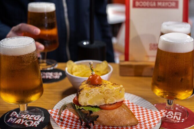 Gourmet Tapas and Wine Tour in Palma de Mallorca - Communication and Restaurant Feel: Friendly Service, Mixed Personalities