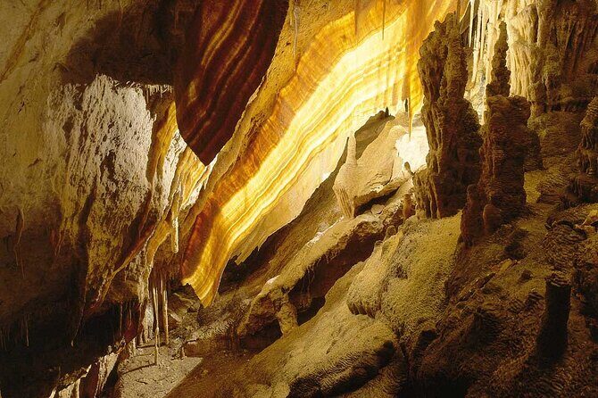 Half Day Tour Bus to the Caves of Drach - Crossing Martel Lake: boat vs bridge, and how to avoid getting stuck in lines