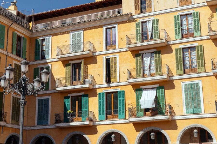 Highlights & Hidden Gems of Palma de Mallorca Private Tour - Private guide energy: what you gain with Dr. Frank, Cesar, and Alvaro