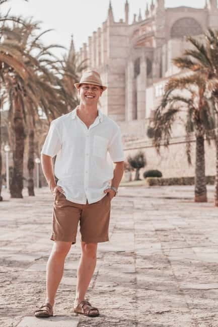 Instagram tour in Palma de Mallorca with a private photographer - Palma’s emblematic spots, photographed with crowd control in mind