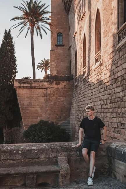 Instagram tour in Palma de Mallorca with a private photographer - Languages, private group setup, and customization