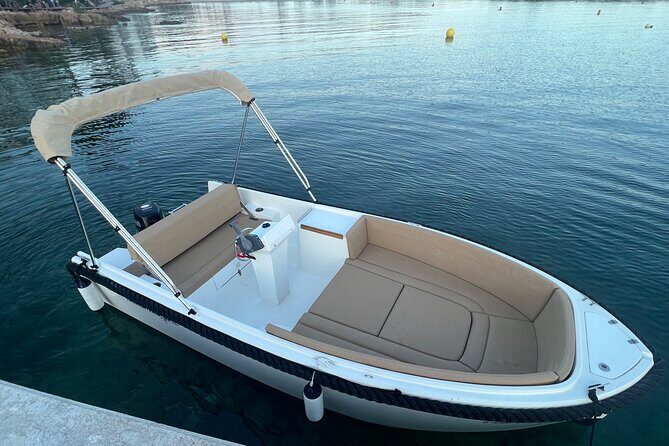 License free boat rental around the coast of santa ponsa - No-licence driving: how the “simple” part actually works