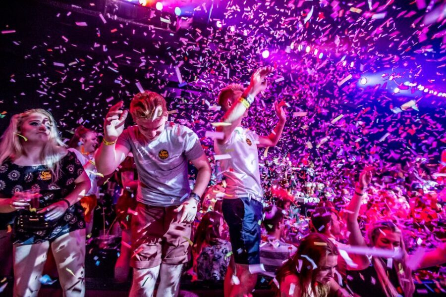 Magaluf: Pirates Reloaded Show Entry Ticket - Acrobatics and choreography: why it feels so different from a normal club