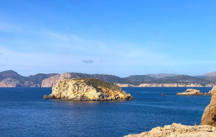 Mallorca: 2-Hour Coastline & Malgrat Islands Catamaran Tour - Starting at Santa Ponsa or Playa Tora: The Easy Part of Logistics