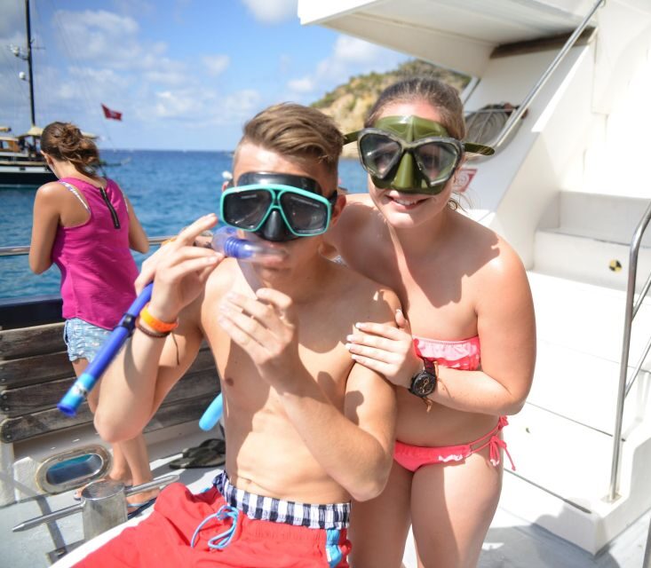 Mallorca: 2-Hour Dolphin Watching Cruise & Glass-Bottom Boat - The swim stop: what it offers (and what to expect)