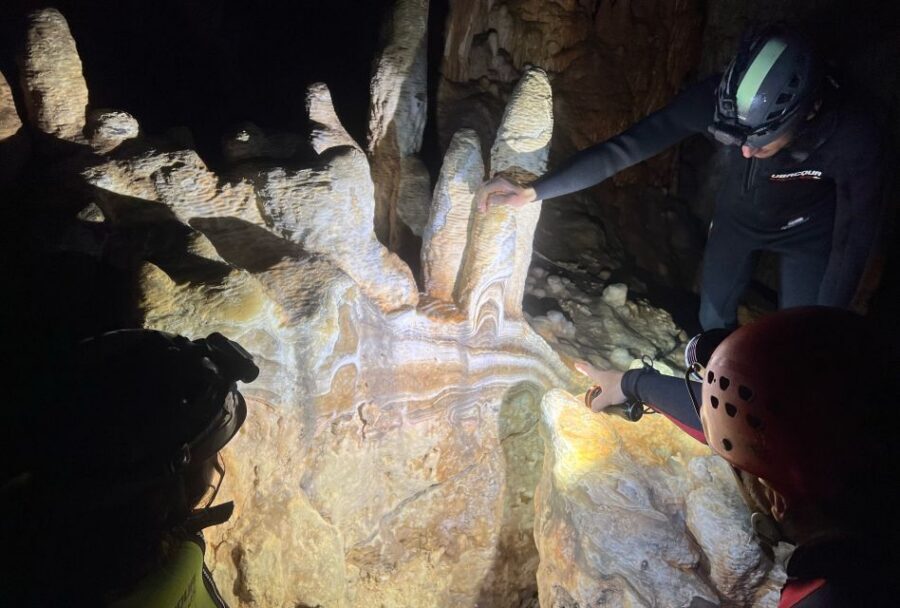Mallorca: Aquatic Cave Exploration Guided Tour - The walk, the wetsuit, and how the tour reaches the cave