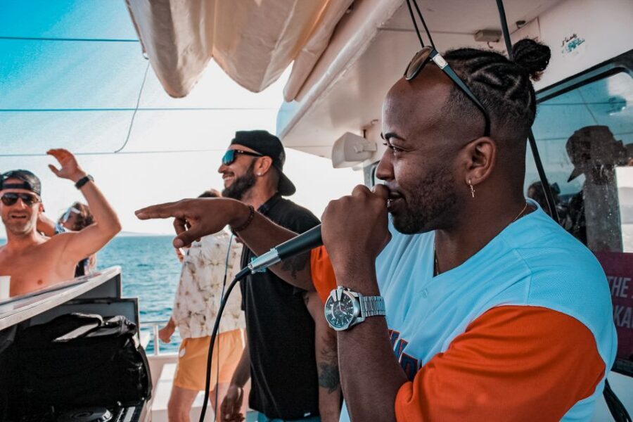 Mallorca: Boat Party with DJ, Buffet and Entertainment - The Live DJ and Onboard Entertainment: why the mood stays high