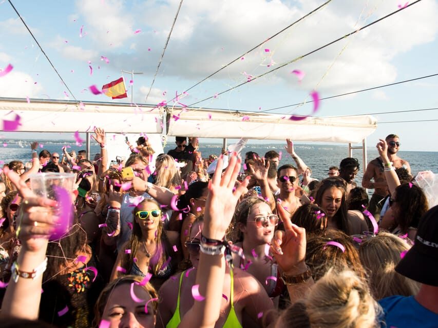 Mallorca: Boat Party with Live DJs, Lunch, & Nightclub Entry - Drinks onboard: what’s included, what isn’t, and how to budget like a pro