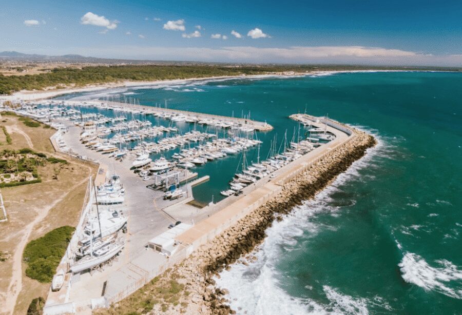Mallorca. Boat Rental . Dare to explore - Ses Covetes: The Coastline Cruise That Makes the Day Feel Long