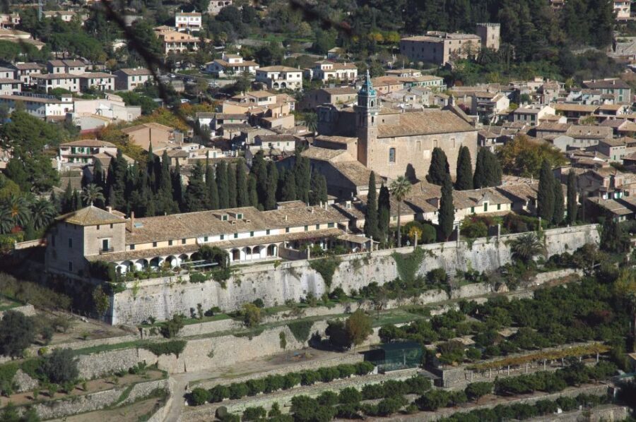 Mallorca: Carthusian Monastery Valldemossa Entrance Ticket - Entering Valldemossa: where to start your monastery visit