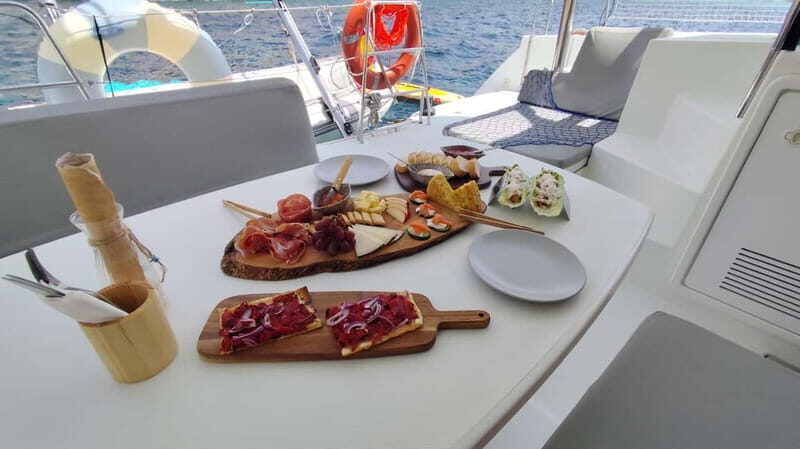 Mallorca: Catamaran Boat Tour with Tapas - Sailing expectations: beautiful cruising, but light winds win