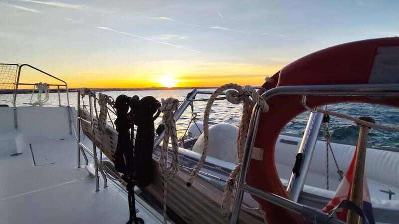 Mallorca: Catamaran Boat Tour with Tapas - Meeting at the Santa Ponsa jetty (and the dinghy transfer)