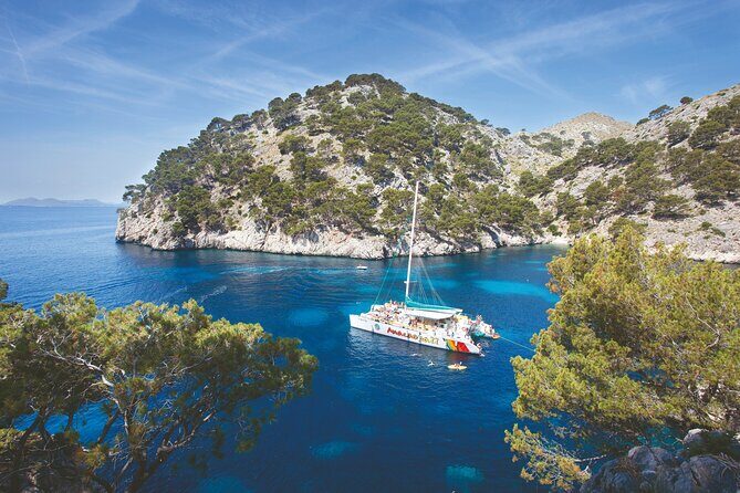 Mallorca Catamaran Cruise with Scenic Views and BBQ Lunch - Is it a silent sailing experience or a party cruise?