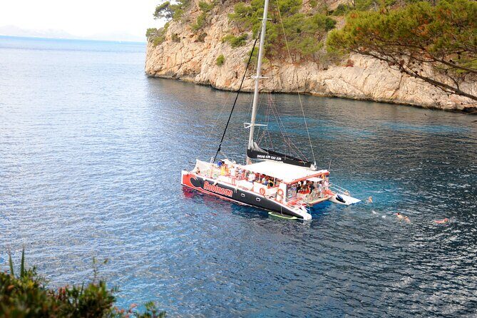 Mallorca Catamaran Tour in the Bay of Pollensa - Comfort on a 78-person max: nets, seating, and the crowd factor