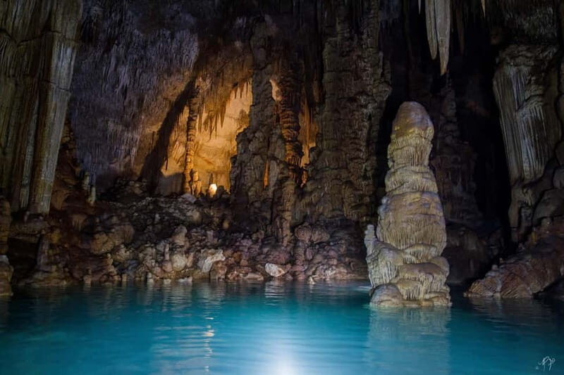 Mallorca: Cova des Coloms Sea Cave Excursion by Boat - Meeting at Skualo Porto Cristo: gear up before the water