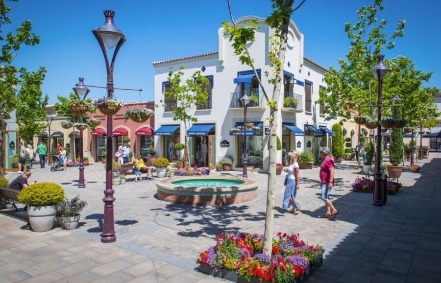 Mallorca: Fashion Outlet Shopping Excursion by Bus - The VIP day pass: how to use it without losing time