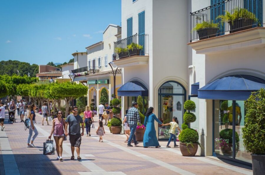 Mallorca: Fashion Outlet Shopping Excursion by Bus - Shopping at a real outlet: brands and the discount math