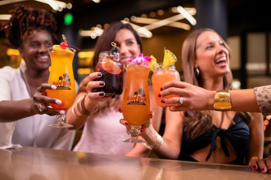 Mallorca: Hard Rock Cafe Entrance with Lunch or Dinner - Lunch vs dinner: how to pick the right slot
