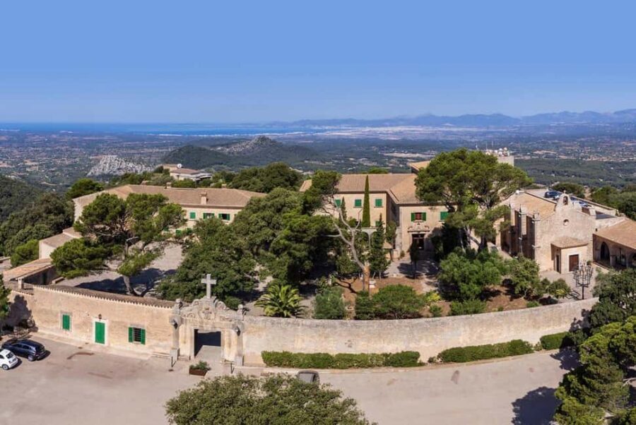 Mallorca hiking tour "Castell d'Alaró" - Finca Es Verger: Where the Lamb Dishes Set the Tone