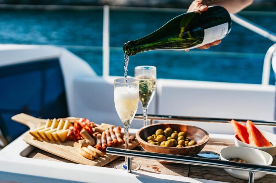 Mallorca: Midday or Sunset Sailing with Snacks and Open Bar - Drinks and Snacks: Why the $82 Price Feels Like a Deal