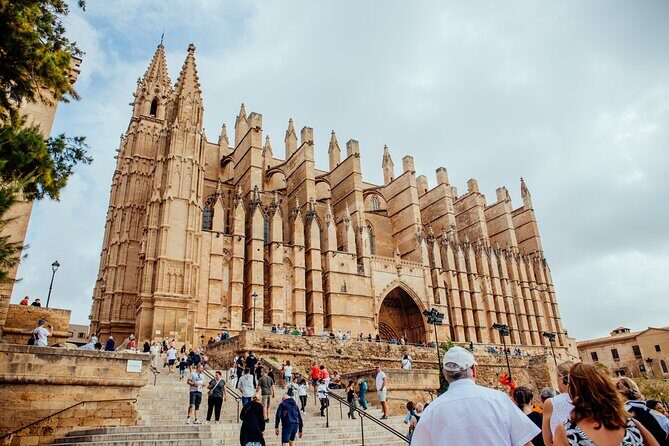 Mallorca Old Town Walking Tour with Cathedral Skip The Line Tour - Roman walls and viewpoint time