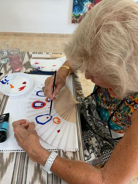Mallorca/Porto Cristo: Design your own Spanish hand fan - The materials: your Spanish Abanico base is ready for painting